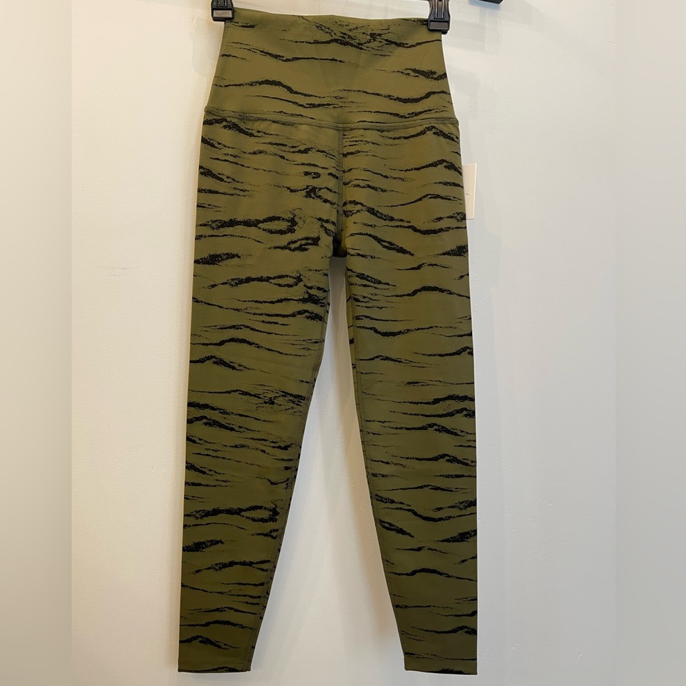 Beyond Yoga NWT Size S Olive & Black Zebra High Rise Legging